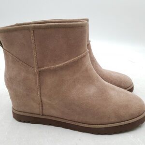 UGG Femme Mini Boots NWOB Wedge Size US 12 Tan / Brown winter snow boots